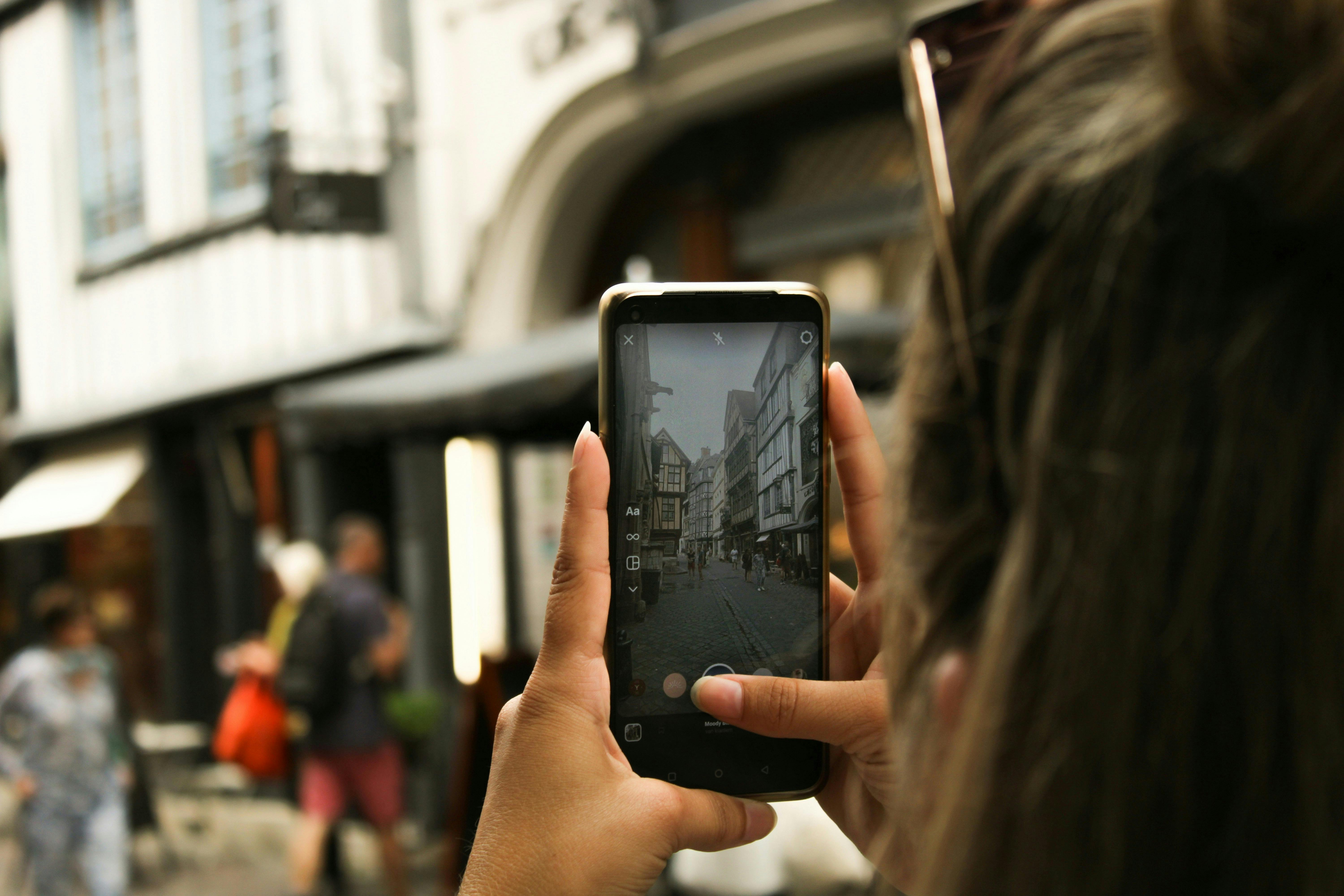 Can Someone See If You Download Their Instagram Story? Here’s What You Need To Know